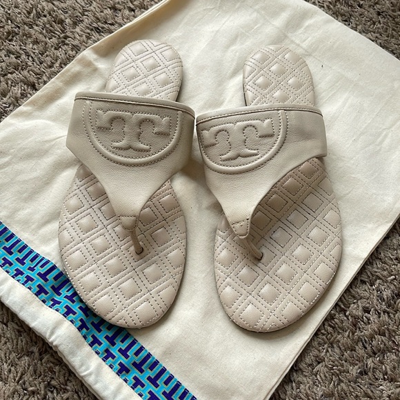 Tory Burch Shoes - Tory Burch Quilted Cream Sandals 8M